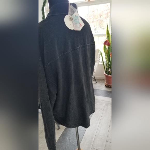 Shirt - Picture 3 of 4